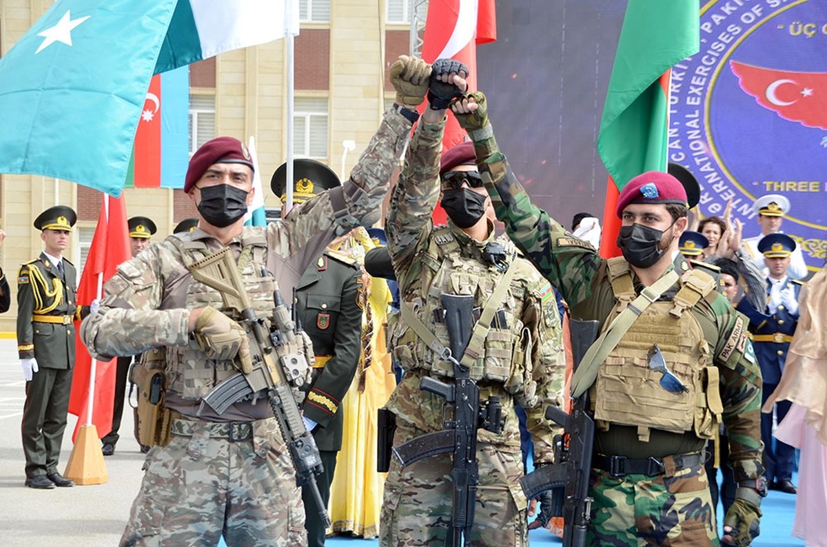 رژه نظامی مشترک آذربایجان، ترکیه و پاکستان در باکو