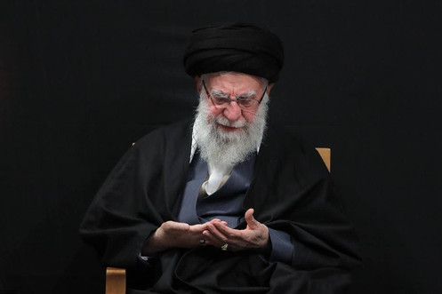 تصویری از آخرین حضور رهبر شهید انقلاب در مراسم عزاداری شهادت حضرت فاطمه...