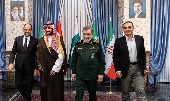 تکاپوی دیپلماسی در سایه جنگ